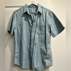 Levi’s Button Up